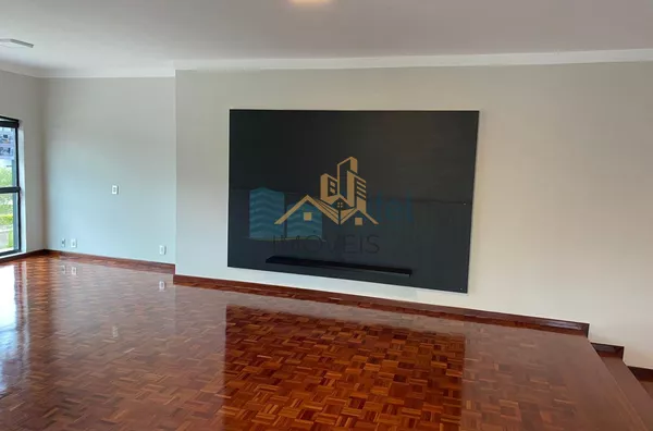 Excelente casa à venda no Condomínio São Joaquim,. Próxima ao lago, iluminação natural e muito arejada. No piso inferior a casa possui um espaço para home office, salão de jogos ou festas, 2 dormitórios e 1 suíte. No piso superior são 3 suítes sendo 1 mas - Foto 28