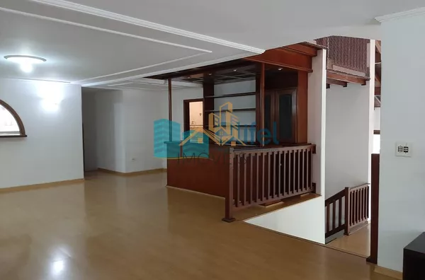 Maravilhosa casa no condomínio Marambaia na cidade de Vinhedo,  com 4 grandes suítes ensolaradas com hidro, suíte master com lareira e closet, 6 amplas salas com pé direito duplo em Ipê e Mezanino, 2 lindas lareiras, 2 cozinhas planejadas, escritório plan - Foto 5