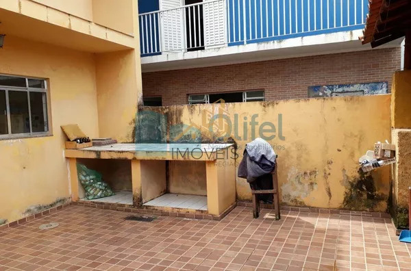 Excelente sobrado em bairro residencial na cidade de Louveira,  com 4 dormitórios, sendo 1 suíte com hidromassagem, banheiro social, sala, cozinha /copa e escritório. Edícula com 1 quarto, banheiro, cozinha e lavanderia.  Confira!!! - Foto 23
