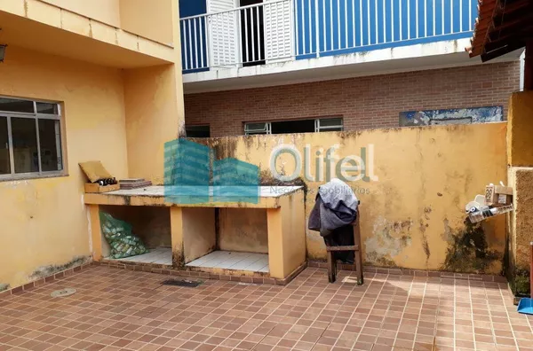Excelente sobrado em bairro residencial na cidade de Louveira,  com 4 dormitórios, sendo 1 suíte com hidromassagem, banheiro social, sala, cozinha /copa e escritório. Edícula com 1 quarto, banheiro, cozinha e lavanderia.  Confira!!! - Foto 23