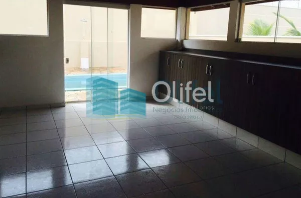 Excelente casa térrea em condomínio fechado na cidade de Louveira com 3 suítes, sala de estar, jantar e TV, cozinha ampla e planejada, banheiro social, linda área gourmet com churrasqueira com fechamento em vidro, piscina e vagas de garagem.  Imóvel rico - Foto 7