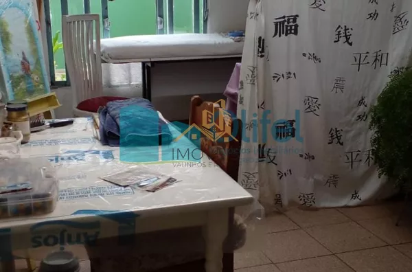 Excelente casa de esquina para comércio ou residência localizada na cidade de Jundiai em um bairro misto, próximo ao centro da cidade.  Imóvel conta com 2 dormitórios, sala, ampla cozinha com armários, lavanderia, banheiro. na parte superior um espaço cob - Foto 12