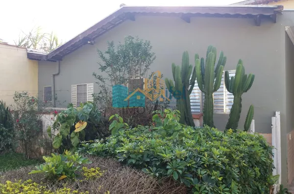 Excelente chácara  a 4 km do centro da cidade de Louveira com 03 dormitórios sendo 01 suíte, sala jantar, sala de estar, 08 vagas de garagem sendo 04 coberta, canil, campo de futsal gramado, piscina, churrasqueira, fogão e forno à lenha, lago, com uma áre - Foto 19