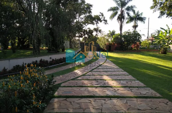 Imagine morar em uma casa, estilo " casa de campo", espaçosa, ambientes  amplos , arejados,  aconchegante, rodeada de natureza, ambientes integrados e com muita qualidade de vida.   Chácara com  2.502m2 de terreno plano, impecável, acabamento de ótima qua - Foto 25