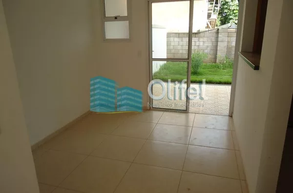 Descubra o encanto deste charmoso sobrado em um condomínio fechado em Valinhos. Com 5400m² de área verde, a casa oferece 3 dormitórios, suíte, quintal e muito mais. - Foto 5