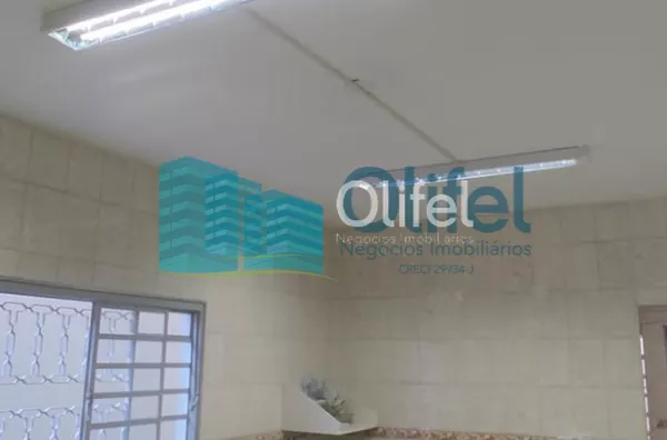 Casa assobradada com 03 dormitórios, sala de estar e jantar, cozinha ampla com armários planejados, 02 banheiros, garagem coberta para 02 veículos, lavanderia, quintal, canil,bairro aberto,  acesso rápido para a Rod. Anhanguera, apto para contratação de f - Foto 5