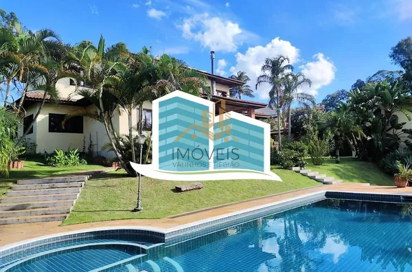 Linda casa no Condomínio Vale do Santa Fé, na cidade de Vinhedo, com excelente terreno, 2520m², 450m2 de construção, com muito verde, vista espetacular das varandas e dos quartos. Muito arejada e aconchegante, com 4 confortáveis suítes, 1 closet, amplo li - Foto 24