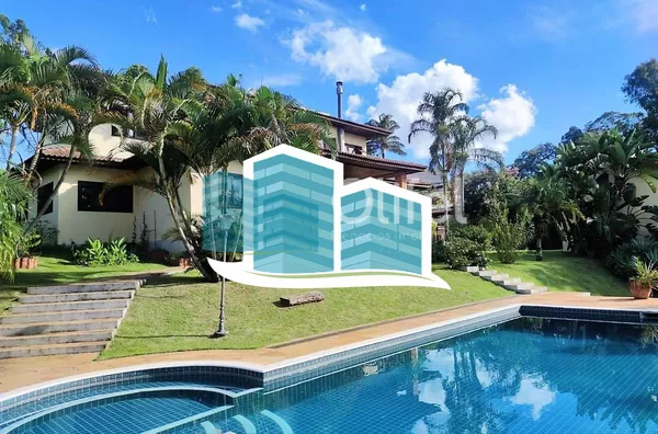 Linda casa no Condomínio Vale do Santa Fé, na cidade de Vinhedo, com excelente terreno, 2520m², 450m2 de construção, com muito verde, vista espetacular das varandas e dos quartos. Muito arejada e aconchegante, com 4 confortáveis suítes, 1 closet, amplo li - Foto 24