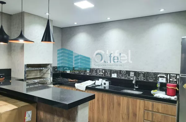 Excelente casa com 306 m², no melhor condomínio de Louveira, 01 suíte máster (closet e banho amplos com varanda + 02 dormitórios amplos, sala ampla e sala de jantar. Todos ambientes com ar condicionado novo. Cozinha, despensa, lavanderia, escritório e áre - Foto 4