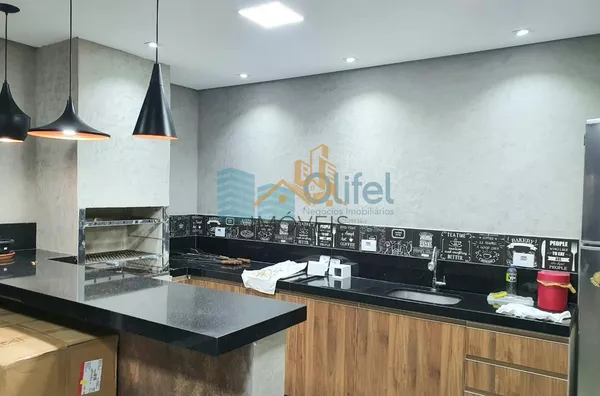 Excelente casa com 306 m², no melhor condomínio de Louveira, 01 suíte máster (closet e banho amplos com varanda + 02 dormitórios amplos, sala ampla e sala de jantar. Todos ambientes com ar condicionado novo. Cozinha, despensa, lavanderia, escritório e áre - Foto 4
