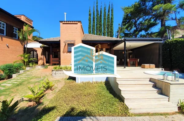 Maravilhosa casa a venda em condomínio na cidade de valinhos. com detalhes rústicos e da arquitetura inglesa. Aquela casa com cara de casa, a arquitetura diferenciada parece nos abraçar entre seus grandes vãos, vigas de madeira e concreto, arcos e piso ce - Foto 25