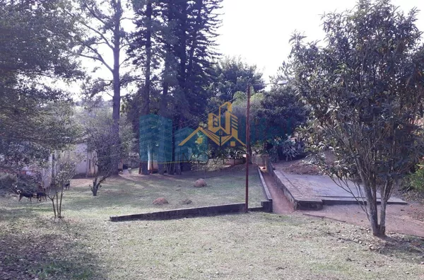 Chácara com 1696m² no bairro Monterrey, na cidade de Louveira,  sendo 137,00m de área construída. As casas são antigas, porém com boa estrutura e fundação. Piscina, pomar, poço caipira.  A chácara possui escritura do terreno, não permitindo dessa forma, f - Foto 11