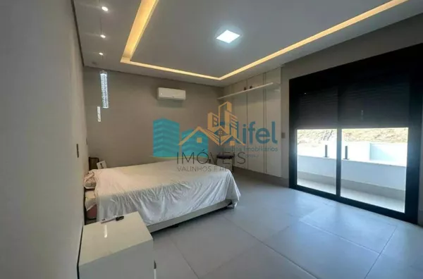 Linda casa no  condomínio  Santa Isabel na cidade de Louveira para quem procura espaço, modernismo, sofisticação, sossego e excelente iluminação. O imóvel dispõe de 525m² de terreno e 414m² de construção. O piso inferior oferece sala ampla  para 2 ambient - Foto 24