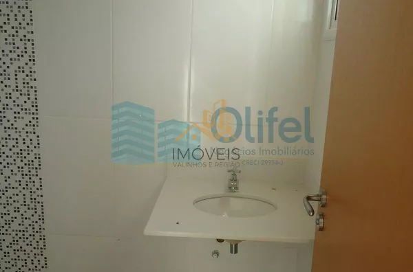 Descubra o encanto deste charmoso sobrado em um condomínio fechado em Valinhos. Com 5400m² de área verde, a casa oferece 3 dormitórios, suíte, quintal e muito mais. - Foto 12