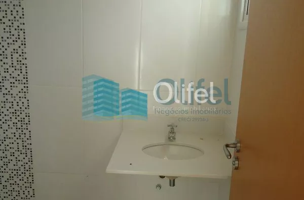 Descubra o encanto deste charmoso sobrado em um condomínio fechado em Valinhos. Com 5400m² de área verde, a casa oferece 3 dormitórios, suíte, quintal e muito mais. - Foto 12