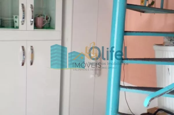 Excelente casa de esquina para comércio ou residência localizada na cidade de Jundiai em um bairro misto, próximo ao centro da cidade.  Imóvel conta com 2 dormitórios, sala, ampla cozinha com armários, lavanderia, banheiro. na parte superior um espaço cob - Foto 13
