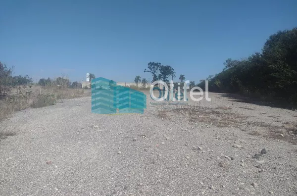 Excelente área  comercial com 20.000m² na cidade de Louveira. Boa localização com fácil acesso as principais vias de acesso.  Vale a pena conferir!! - Foto 4