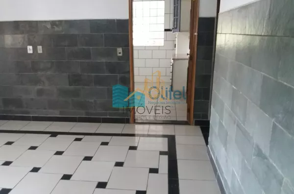 Excelente chácara  a 4 km do centro da cidade de Louveira com 03 dormitórios sendo 01 suíte, sala jantar, sala de estar, 08 vagas de garagem sendo 04 coberta, canil, campo de futsal gramado, piscina, churrasqueira, fogão e forno à lenha, lago, com uma áre - Foto 21