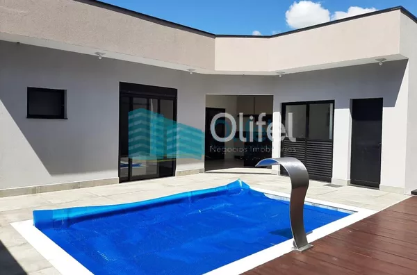 Linda casa térrea, 206m².O imóvel conta com 03 suítes com armários, sendo a suíte master com closet, escritório, lavabo, sala 2 ambientes, cozinha com armários e espaço gourmet com churrasqueira e armários, fogão cooktop  ja instalado. Piscina Aquecida. T - Foto 1