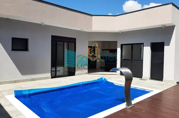 Linda casa térrea, 206m².O imóvel conta com 03 suítes com armários, sendo a suíte master com closet, escritório, lavabo, sala 2 ambientes, cozinha com armários e espaço gourmet com churrasqueira e armários, fogão cooktop  ja instalado. Piscina Aquecida. T - Foto 1