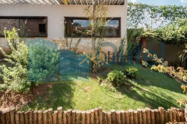 Excelente casa, estilo chácara, com belíssimo acabamento na cidade de Louveira com 1200 m² AT | 500 m² AC, sendo 03 dormitórios, sendo 1 master com closet, 03 banheiros, sala de TV, estar e jantar, lareira, adega, cozinha integrada rica em armários e i - Foto 9