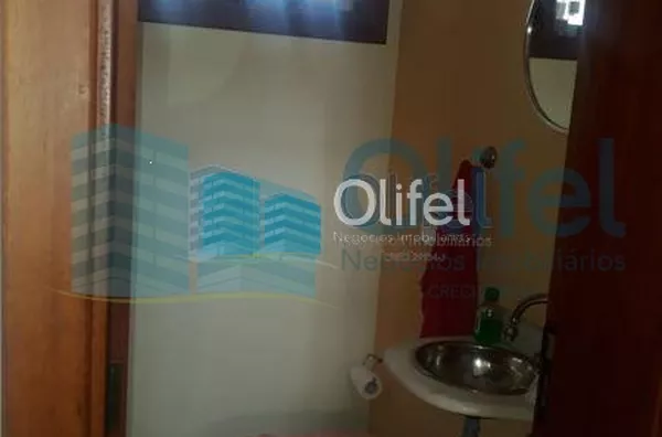 Excelente sobrado na cidade de  Louveira, com 4 dormitórios, sendo 1 suíte master com closet, banheiro social, quartos avarandados, lavabo, ampla sala de estar, jantar e mezanino, escritório, cozinha, copa, lavanderia, despensa, área gourmet com churrasqu - Foto 39