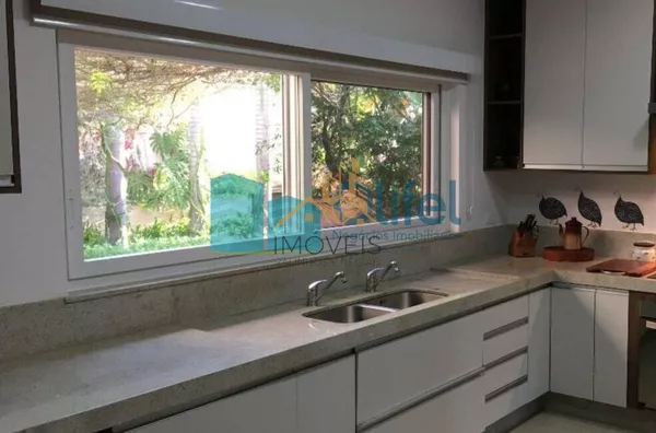 Imagine morar em uma casa, estilo " casa de campo", espaçosa, ambientes  amplos , arejados,  aconchegante, rodeada de natureza, ambientes integrados e com muita qualidade de vida.   Chácara com  2.502m2 de terreno plano, impecável, acabamento de ótima qua - Foto 11