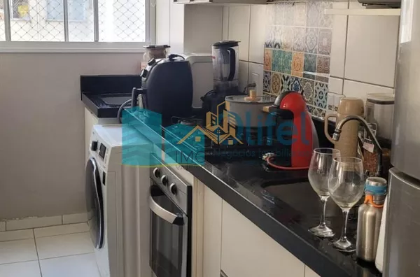 Excelente apartamento  no condomínio Mais Campos Salles na cidade de Valinhos com 2 dormitórios, rico em armários, com ótimo acabamento em condomínio com total infraestrutura de lazer e segurança na cidade de Valinhos.  Sala arejada com sacada com rede de - Foto 4