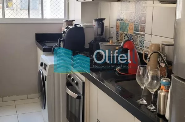 Excelente apartamento  no condomínio Mais Campos Salles na cidade de Valinhos com 2 dormitórios, rico em armários, com ótimo acabamento em condomínio com total infraestrutura de lazer e segurança na cidade de Valinhos.  Sala arejada com sacada com rede de - Foto 4