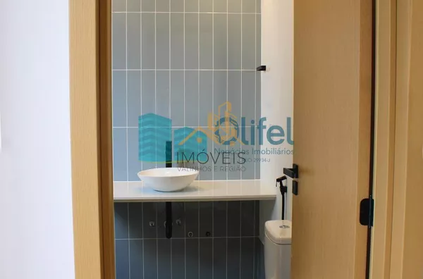 Excelente casa térrea em condomínio fechado na cidade de Louveira com 3 dormitórios, sendo 1 suíte, sala ampla para 2 ambientes, pé direito duplo, lavabo, banheiro social, conceito integrado, área gourmet e quintal. Agende a sua visita - Foto 12