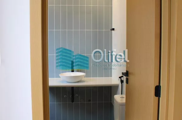 Excelente casa térrea em condomínio fechado na cidade de Louveira com 3 dormitórios, sendo 1 suíte, sala ampla para 2 ambientes, pé direito duplo, lavabo, banheiro social, conceito integrado, área gourmet e quintal.  Agende a sua visita - Foto 12