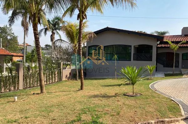 Excelente casa à venda no Condomínio São Joaquim,. Próxima ao lago, iluminação natural e muito arejada. No piso inferior a casa possui um espaço para home office, salão de jogos ou festas, 2 dormitórios e 1 suíte. No piso superior são 3 suítes sendo 1 mas - Foto 40