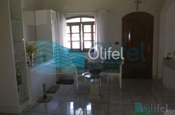 Linda casa de esquina com 3 dormitórios, sendo 1 suíte com hidromassagem, sala 2 ambientes, escritório, cozinha planejada, despensa, área gourmet, garagem para 2 carros cobertas, portão automático, bairro tranquilo. Vale a pena conferir. - Foto 5