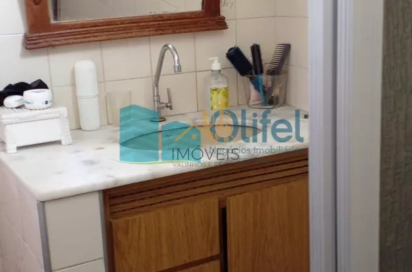 Excelente casa de esquina para comércio ou residência localizada na cidade de Jundiai em um bairro misto, próximo ao centro da cidade.  Imóvel conta com 2 dormitórios, sala, ampla cozinha com armários, lavanderia, banheiro. na parte superior um espaço cob - Foto 15