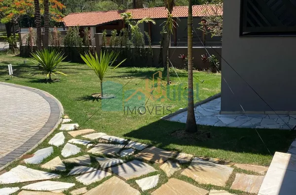 Excelente casa à venda no Condomínio São Joaquim,. Próxima ao lago, iluminação natural e muito arejada. No piso inferior a casa possui um espaço para home office, salão de jogos ou festas, 2 dormitórios e 1 suíte. No piso superior são 3 suítes sendo 1 mas - Foto 38