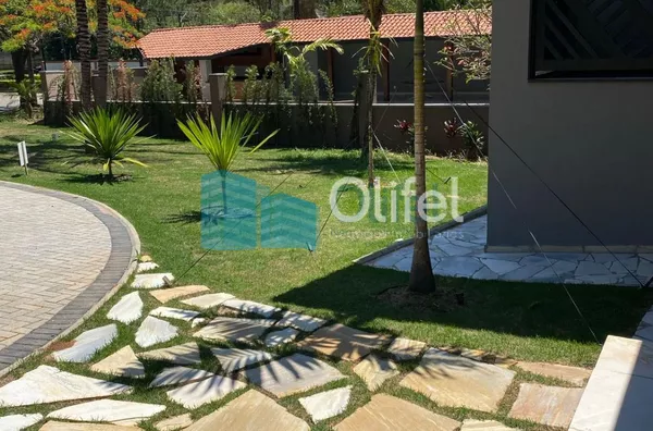 Excelente casa à venda no Condomínio São Joaquim,. Próxima ao lago, iluminação natural e muito arejada. No piso inferior a casa possui um espaço para home office, salão de jogos ou festas, 2 dormitórios e 1 suíte. No piso superior são 3 suítes sendo 1 mas - Foto 38