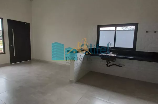 Excelente casa nova, assobradada,  em condomínio fechado na cidade de  Louveira. Condomínio conta com lazer completo com salão de festas, piscina, playground, campo de futebol, churrasqueira, academia, salão de jogos, brinquedoteca. redário, pet play, ves - Foto 31