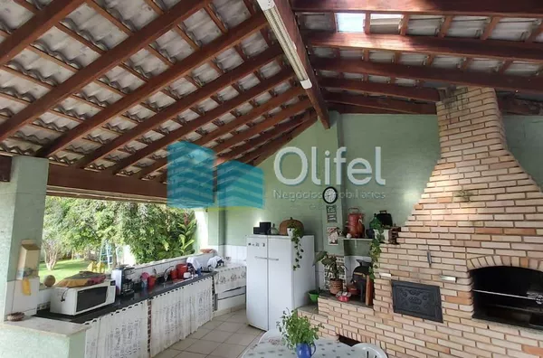 Lindo sobrado em condomínio com ótima localização e segurança 24 horas, 640 m² de terreno com 360 m² de construção, 4 dormitórios sendo 2 suítes e uma com hidromassagem e closet, 2 salas, lavabo, ampla cozinha com copa, lavanderia, ótimo espaço externo co - Foto 24