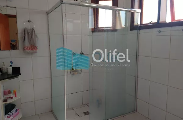 Casa térrea em condomínio em Louveira com 4 dormitórios, sendo 2 suítes, uma master com closet, cozinha planejada, lavanderia, sala ampla para 3 ambientes, quintal, piscina, vagas para 4 carros, sendo 2 cobertas e 2 descobertas. Condomínio com quadra de t - Foto 13