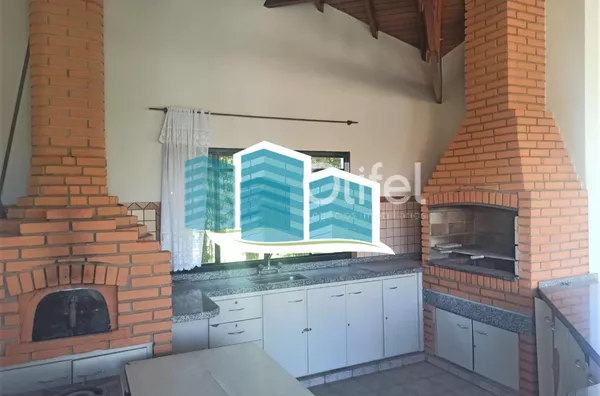 Casa térrea  em condomínio na cidade de Valinhos, contendo apenas escada para  acesso à casa. Localizada  região do Paiquerê, próximo ao Colégio Porto Seguro, Shopping Valinhos. Imóvel  com 3 dormitórios, sendo 1 suíte, todos com armários e ar condicionad - Foto 18
