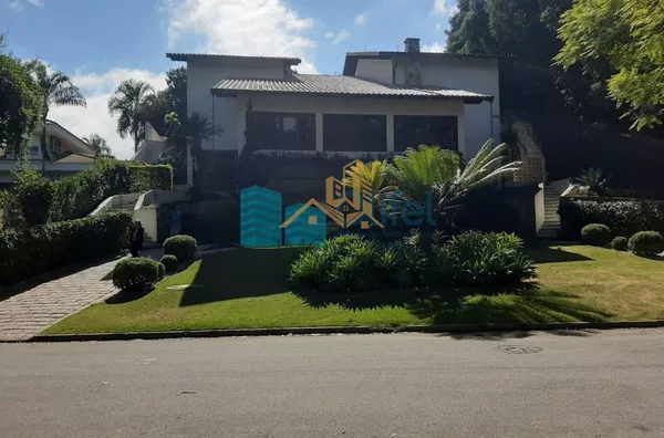 Maravilhosa casa no condomínio Marambaia na cidade de Vinhedo,  com 4 grandes suítes ensolaradas com hidro, suíte master com lareira e closet, 6 amplas salas com pé direito duplo em Ipê e Mezanino, 2 lindas lareiras, 2 cozinhas planejadas, escritório plan - Foto 1
