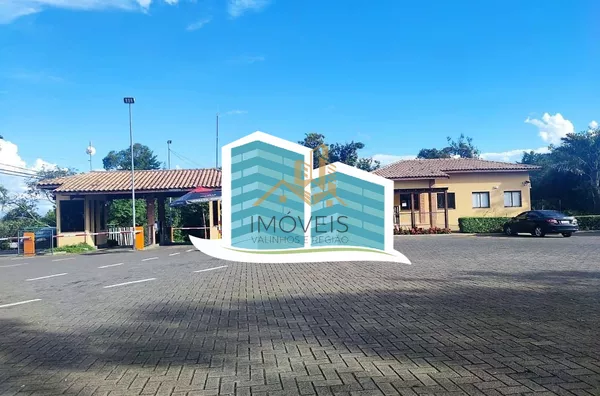 Linda casa no Condomínio Vale do Santa Fé, na cidade de Vinhedo, com excelente terreno, 2520m², 450m2 de construção, com muito verde, vista espetacular das varandas e dos quartos. Muito arejada e aconchegante, com 4 confortáveis suítes, 1 closet, amplo li - Foto 29