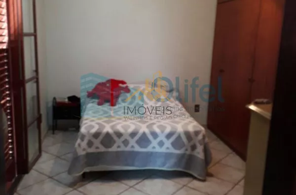 Excelente sobrado em bairro residencial na cidade de Louveira,  com 4 dormitórios, sendo 1 suíte com hidromassagem, banheiro social, sala, cozinha /copa e escritório. Edícula com 1 quarto, banheiro, cozinha e lavanderia.  Confira!!! - Foto 20