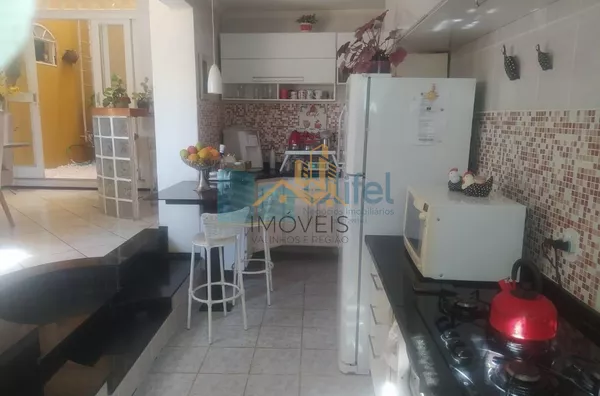 Excelente sobrado em bairro residencial próximo ao centro na cidade de Louveira, com 3 suítes com planejados, avarandada, 2 amplas salas, cozinha planejada, área gourmet com churrasqueira, quintal, 2 vagas de garagem.  Agende a sua visita. - Foto 6