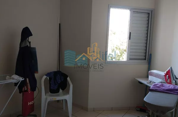 Excelente apartamento no centro da cidade de Louveira,  com 2 dormitórios, sendo 1 suíte com armário, sacada, banheiro social, ampla sala com 2 ambientes, cozinha planejada, lavanderia, vaga de garagem coberta, elevador, piscina e salão de festas.  Próxim - Foto 5