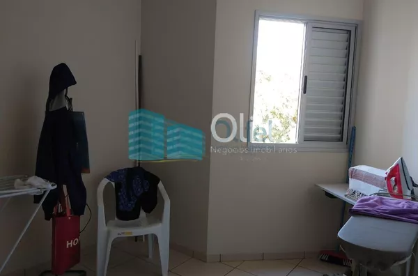 Excelente apartamento no centro da cidade de Louveira,  com 2 dormitórios, sendo 1 suíte com armário, sacada, banheiro social, ampla sala com 2 ambientes, cozinha planejada, lavanderia, vaga de garagem coberta, elevador, piscina e salão de festas.  Próxim - Foto 5