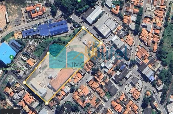 Excelente Área em Louveira em ponto estratégico com 24.000 m² com 3 construções, sendo 2 barracões e 1 casa, frente para  avenida central,  próximo de Bancos, Supermercados, etc..  Acesso fácil à Rodovia Anhanguera.    Agende sua Visita. - Foto 1