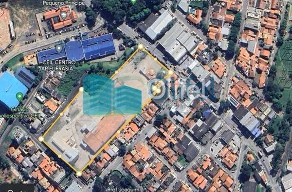 Excelente Área em Louveira em ponto estratégico com 24.000 m² com 3 construções, sendo 2 barracões e 1 casa, frente para  avenida central,  próximo de Bancos, Supermercados, etc..  Acesso fácil à Rodovia Anhanguera.    Agende sua Visita. - Foto 1