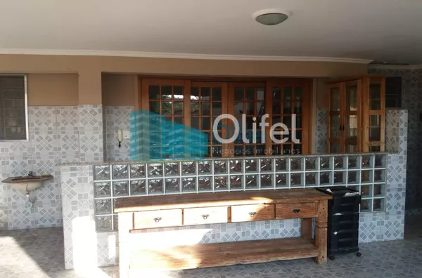 Excelente chácara  a 4 km do centro da cidade de Louveira com 03 dormitórios sendo 01 suíte, sala jantar, sala de estar, 08 vagas de garagem sendo 04 coberta, canil, campo de futsal gramado, piscina, churrasqueira, fogão e forno à lenha, lago, com uma áre - Foto 4