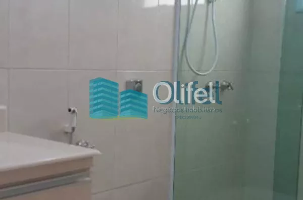 Excelente casa térrea em condomínio fechado com portaria 24hs, segurança com ronda e área de lazer, além de muito verde em suas ruas. Boa localização dentro do condomínio  com  frente para 2 ruas. Casa toda climatizada , sendo 3 suítes, todas com ar condi - Foto 13